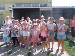 Dzieci ze świetlicy środowiskowej " BARTEK", Stowarzyszenie "Wierzeje otwarte dla wszystkich"